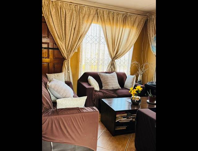 3 BEDROOM HOUSE FOR SALE IN MAPLETON